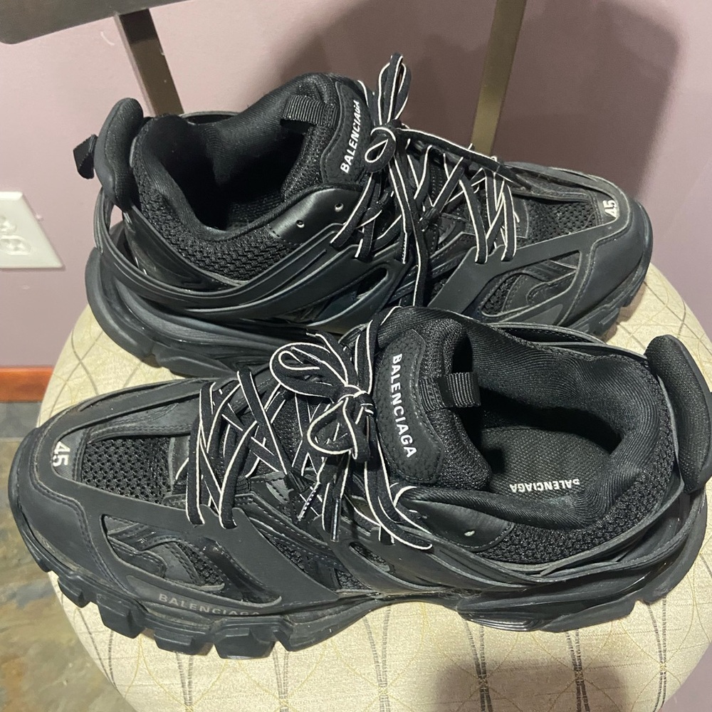 Men’s Balenciaga Black sneakers sz11